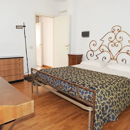 Piuhotels Center 3* פארמה